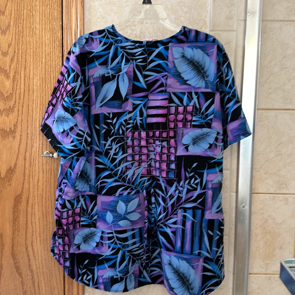 Multi colored scrub - Picture 2 of 2